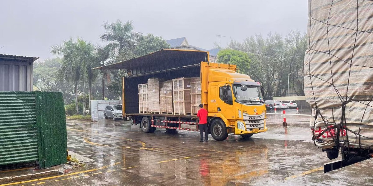 精致機柜出貨：品質(zhì)與服務(wù)的完美呈現(xiàn)