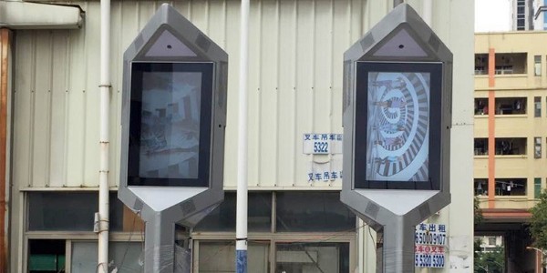 如何選購戶外廣告機(jī)？精致為您揭曉