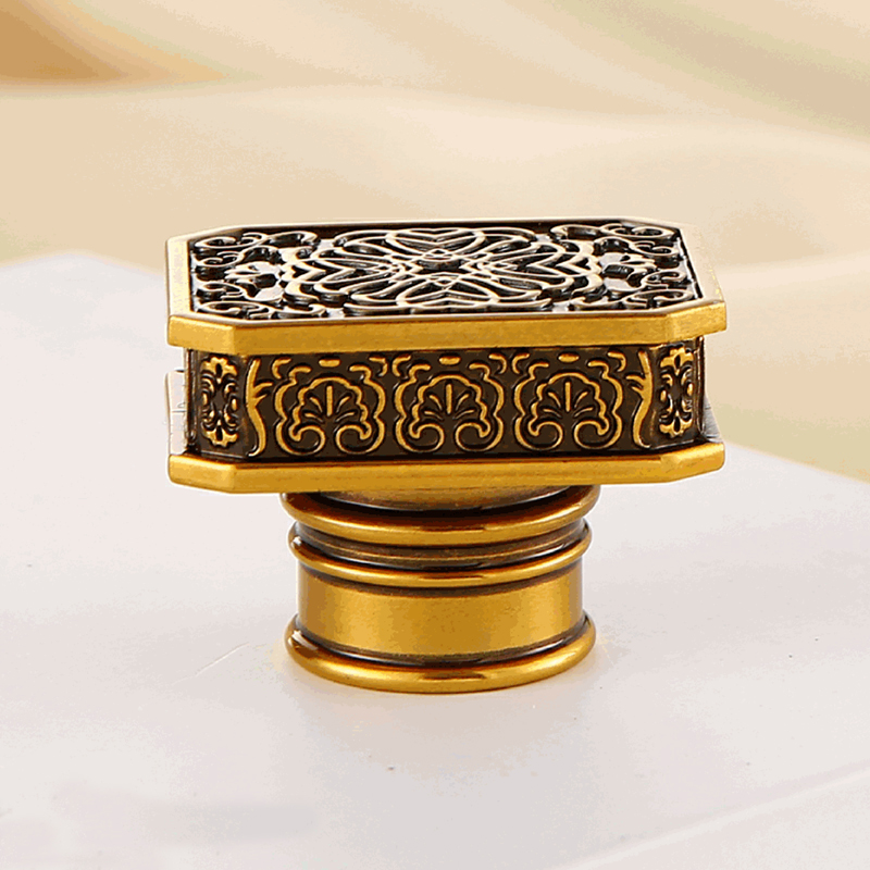 Zinc Alloy Die Casting Golden Retro Square Engraved Perfume Bottle Cap Essential Oils Dropper Container Cap Customized Mfg