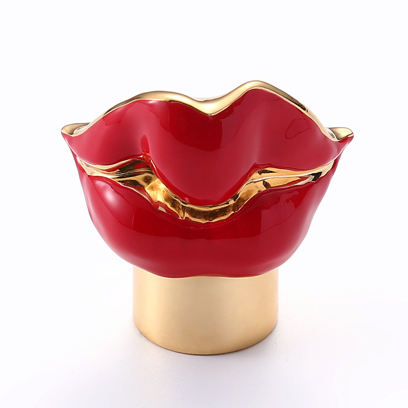 Zamak Metal Golden Lip Shaped Perfume Bottle Caps China Manufacturer